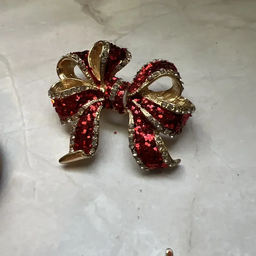 Lot Of 7 Christmas and Halloween brooches and pins preowned